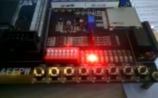 采用<b class='flag-5'>FPGA</b> DIY <b class='flag-5'>开发板实</b>现8个<b class='flag-5'>流水灯</b>向左移功能